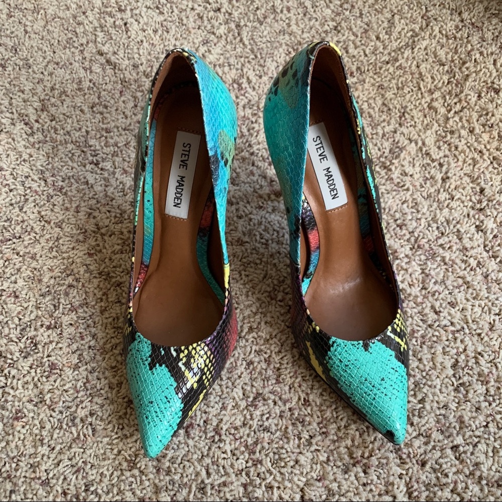 Steve Madden pointed toe pumps
